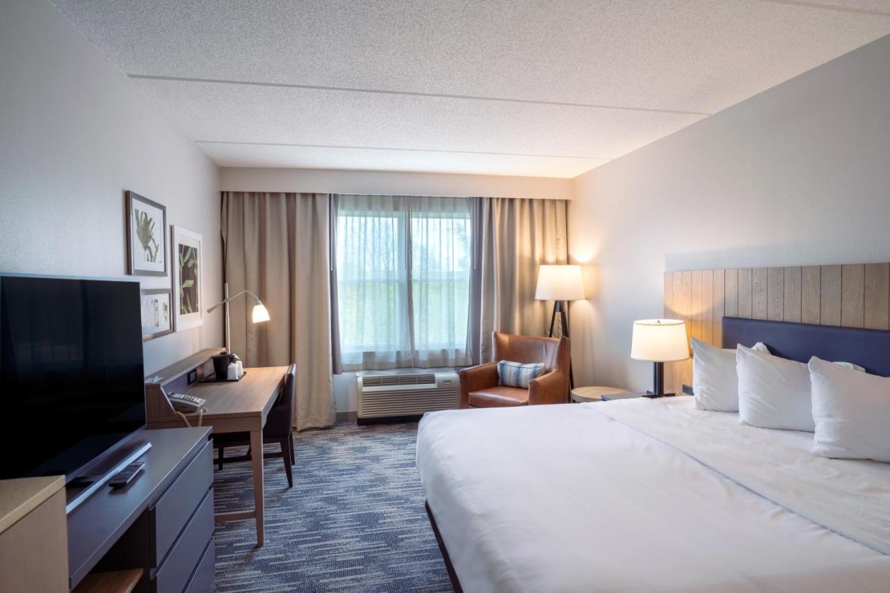 Country & By Radisson, Penn State Area , Pa 3* State College