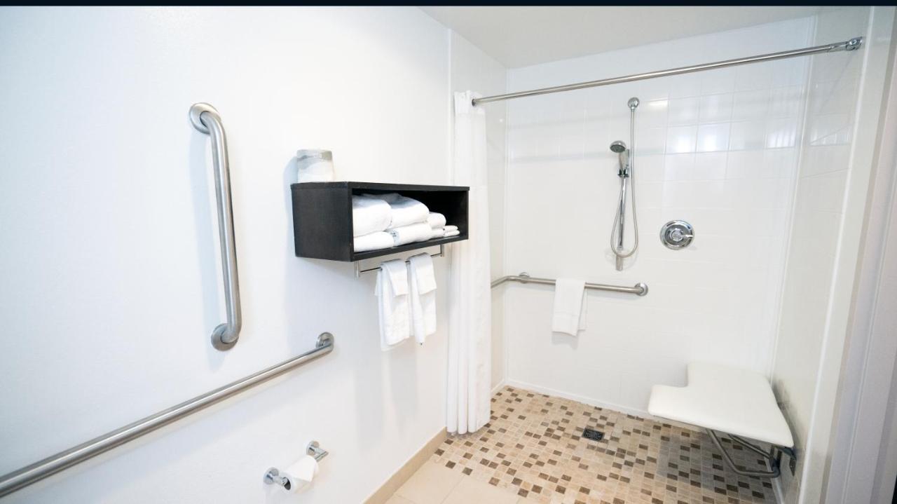 Country & By Radisson, Penn State Area , Pa 3* State College