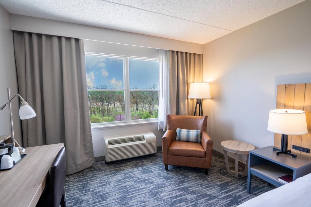 Hotel Country & By Radisson, Penn State Area , Pa