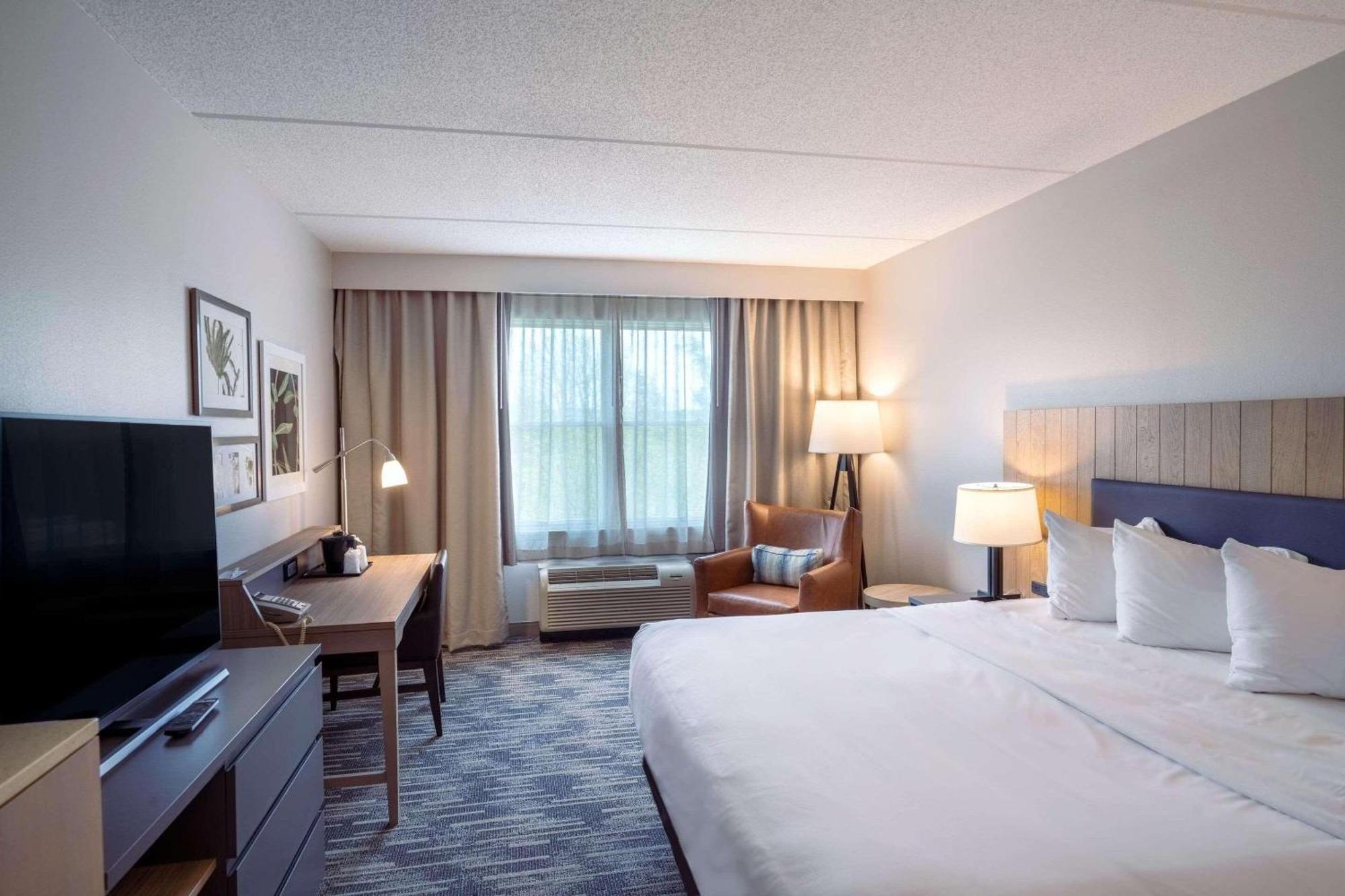 Country & By Radisson, Penn State Area , Pa 3* State College